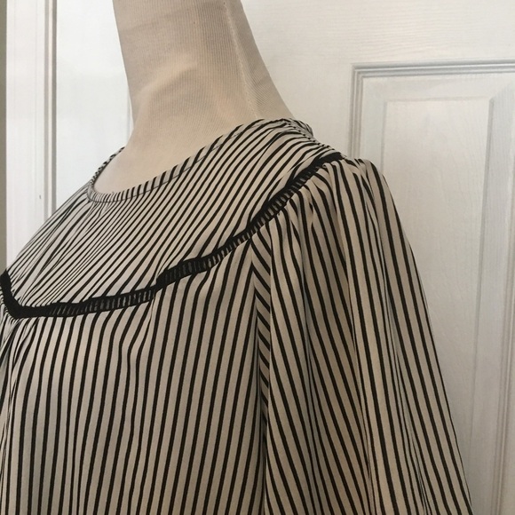 Ann Taylor top size 1X. Pull on. Short sleeve. - Picture 7 of 9